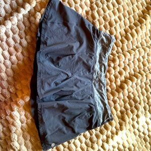 Lulu lemon skort size 6 medium grey great condition
